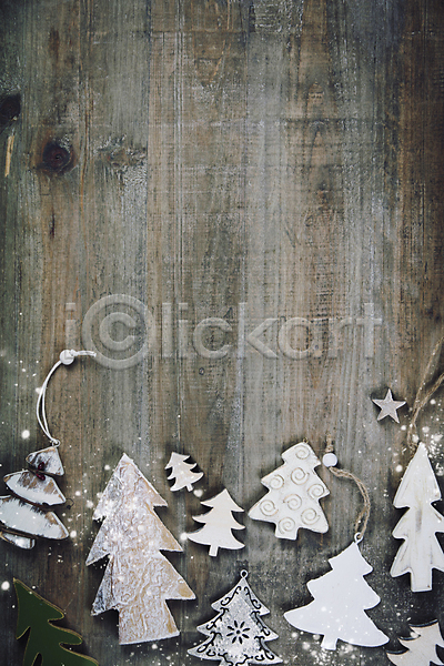 사람없음 JPG 포토 해외이미지 나무바닥 목재 실내 카피스페이스 크리스마스 크리스마스배경 크리스마스용품 크리스마스장식 크리스마스트리 트리모양 해외202004
