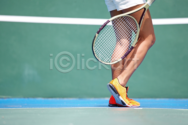 여자 한명 JPG 포토 해외이미지 건강 게임 공 놀이 라이프스타일 라켓 법정 스포츠 야외 운동 테니스 플레이어 해외202004 해외202105