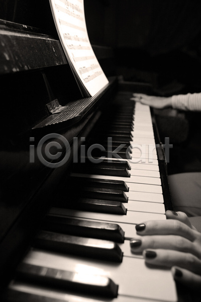 클래식 사람없음 여자 JPG 포토 해외이미지 놀이 손 음악 피아노(악기) 해외202004 해외202105 흰색
