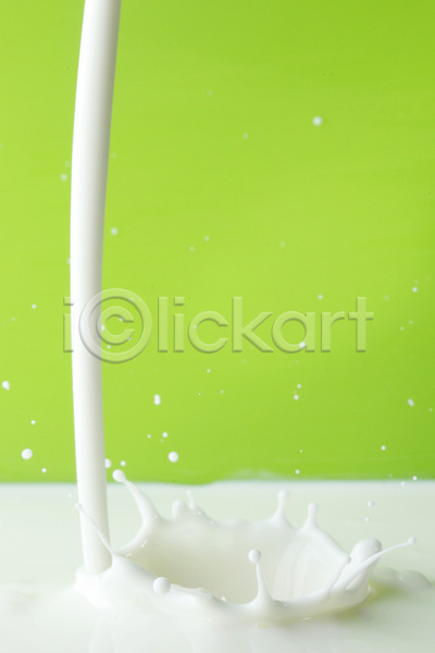 떨어짐 흐름 사람없음 JPG 포토 해외이미지 개울 모션 백그라운드 붓기 스플래쉬 액체 우유 음료 초록색 크림 파도 해외202004 해외202105 흰색