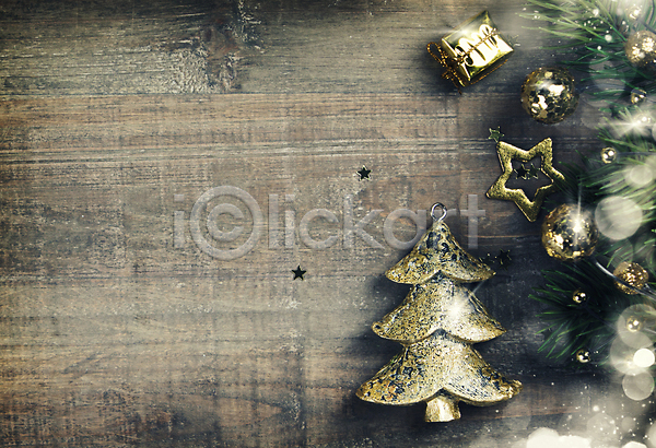 사람없음 JPG 포토 해외이미지 구슬 나무바닥 별 보케 선물상자 실내 잎 카피스페이스 크리스마스 크리스마스배경 크리스마스용품 크리스마스장식 크리스마스트리 트리모양 해외202004