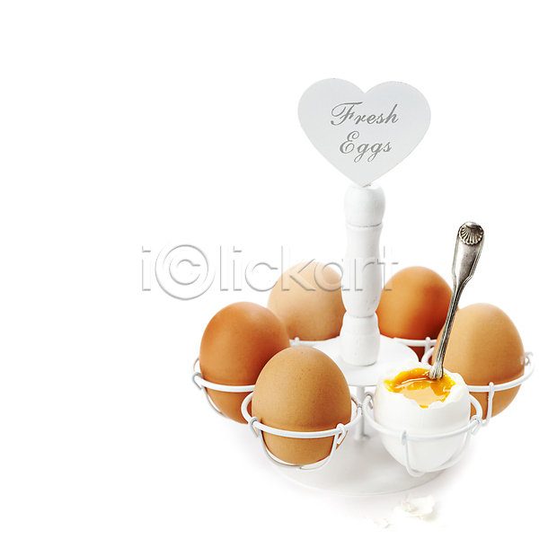 사람없음 JPG 포토 해외이미지 계란 계란판 삶은계란 숟가락 실내 아침식사 하트 해외202004 흰배경