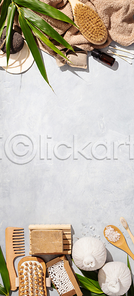 사람없음 JPG 포토 하이앵글 해외이미지 나무숟가락 나뭇잎 대나무칫솔 머리빗 면봉 비누 수건 실내 위생용품 자연보호 제로웨이스트 친환경 카피스페이스 해외202004 흰배경