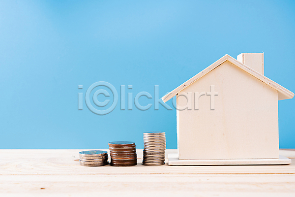 절약 사람없음 JPG 포토 해외이미지 건축모형 금융 동전탑 저축 집모양 파란배경
