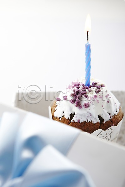 사람없음 JPG 포토 기념일 머핀 미니케이크 빛 생일 선물 스튜디오촬영 실내 오브젝트 이벤트 장식 초 촛불 케이크