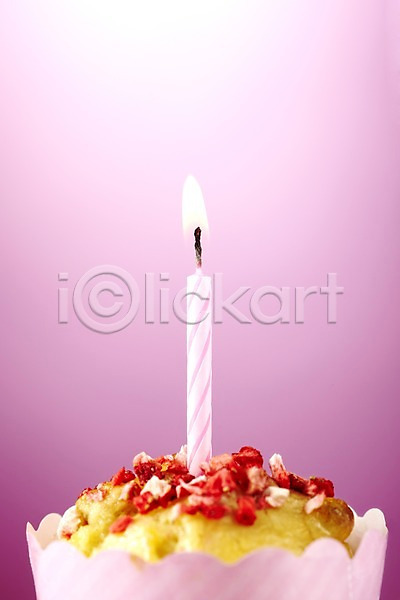 사람없음 JPG 포토 기념일 머핀 미니케이크 빛 생일 선물 스튜디오촬영 실내 오브젝트 이벤트 인테리어 장식 초 촛불 케이크