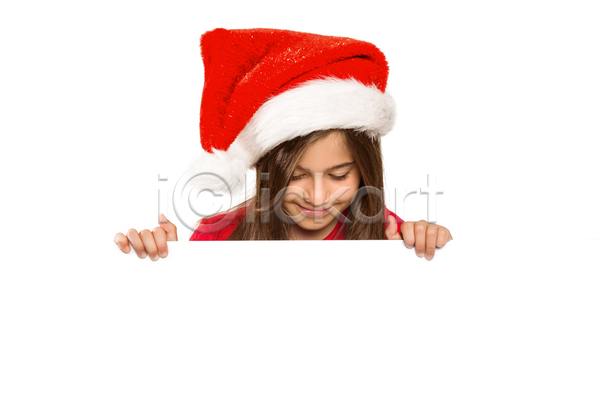 축하 행복 백인 어린이 여자 한명 JPG 포토 해외이미지 고립 미소(표정) 보여주기 빨간색 산타모자 신용카드 자르기 잡기 축제 카피스페이스 캐주얼 크리스마스 포스터 학생 해외202105 휴가 흰배경 흰색