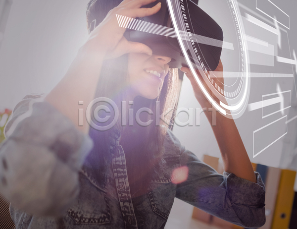 혁명 호기심 30대 사람없음 성인 여자 3D JPG 포토 해외이미지 가상현실 게임 기술 다이얼 동영상 디지털 비전 사무실 원형 인터페이스 잡기 장비 직장 컴퓨터 컴퓨터그래픽 해외202105 햇빛 히스패닉