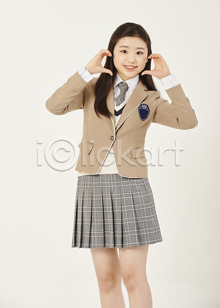 10대 고등학생 십대여자한명만 여자 청소년 한국인 한명 JPG 앞모습 포토 교복 미소(표정) 상반신 손짓 손하트 스튜디오촬영 실내 여고생 학생 흰배경