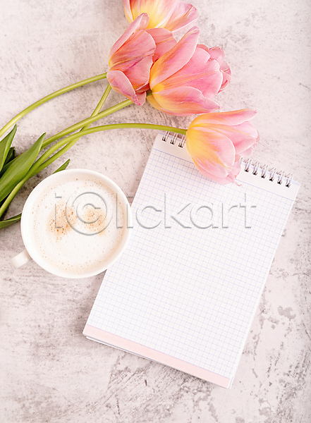 사람없음 JPG 포토 하이앵글 해외이미지 공책 꽃다발 대리석 실내 카푸치노 커피잔 튤립 흰배경