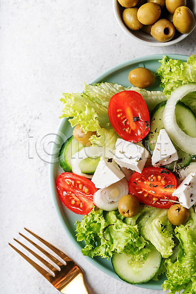 신선 사람없음 JPG 근접촬영 포토 하이앵글 해외이미지 건강식 다이어트음식 방울토마토 샐러드 실내 저칼로리식단 접시 채소 포크 흰배경