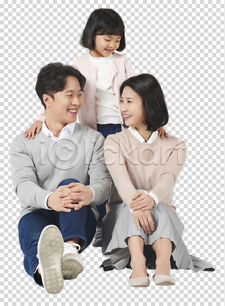 즐거움 행복 화목 30대 남자 성인 세명 소녀(어린이) 어린이 여자 한국인 PNG 앞모습 편집이미지 가족 가족라이프 누끼 딸 마주보기 미소(표정) 아빠 앉기 어깨에손 엄마 전신 캐주얼 편집 편집소스 핵가족