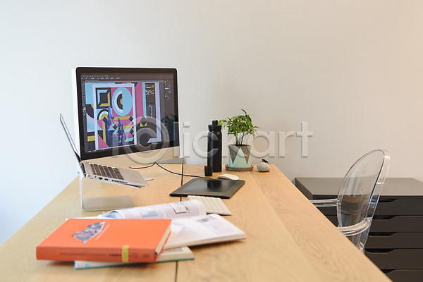 사람없음 JPG 포토 노트북 디자이너 실내 의자 일러스트레이터 재택근무 책 책상 컴퓨터 태블릿 프리랜서 화분