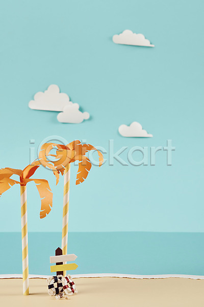 사람없음 JPG 포토 구름(자연) 미니어처 바캉스 스튜디오촬영 실내 야자수 여름(계절) 여름라이프 여름풍경 여름휴가 종이 튜브 파란배경 페이퍼아트 표지판 해변