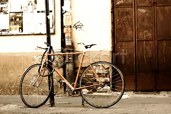 사람없음 JPG 포토 해외이미지 거리 문 야외 유럽 자전거 주간 해외202004 해외202105