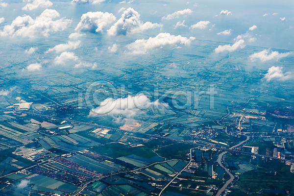 사람없음 JPG 포토 항공촬영 해외이미지 구름(자연) 마을 야외 전경 주간 해외202004 해외202105