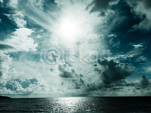 사람없음 JPG 포토 해외이미지 구름(자연) 모래 바다 백그라운드 야외 여름(계절) 자연 태양 폭풍 폭풍우 풍경(경치) 하늘 해외202004 해외202105