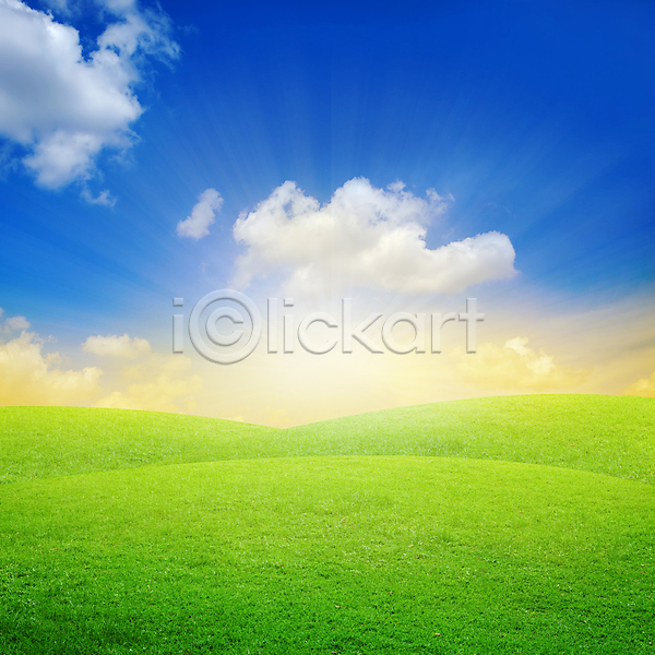 사람없음 JPG 포토 해외이미지 구름(자연) 야외 언덕 자연백그라운드 주간 초원(자연) 태양 풍경(경치) 하늘 해외202004 해외202105 햇빛