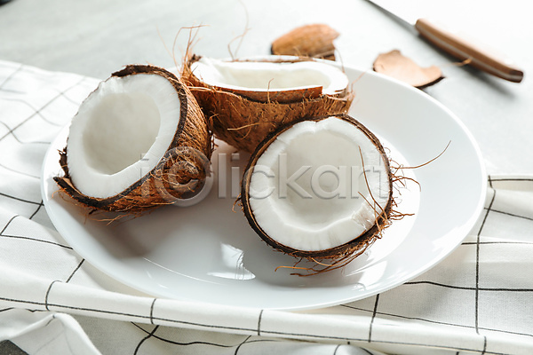 사람없음 JPG 포토 해외이미지 단면 실내 열대과일 칼 코코넛