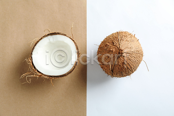사람없음 JPG 포토 하이앵글 해외이미지 갈색배경 단면 실내 열대과일 코코넛 흰배경