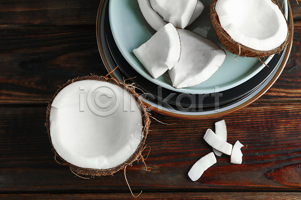 사람없음 JPG 포토 해외이미지 나무배경 실내 열대과일 접시 코코넛