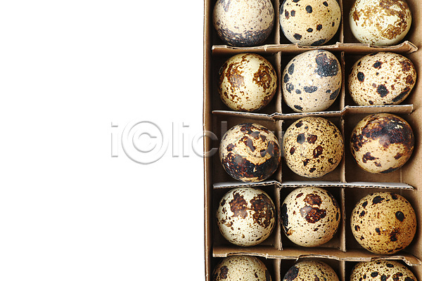 사람없음 JPG 포토 하이앵글 해외이미지 계란판 메추라기알 메추리알 실내 음식 흰배경