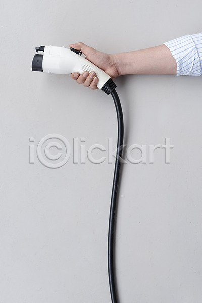 신체부위 JPG 포토 그린에너지 들기 손 야외 전기자동차 전기충전 주간 충전기 친환경 흰배경
