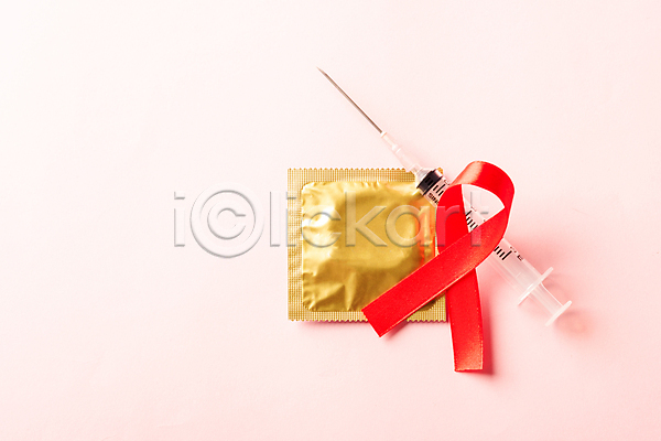 사람없음 JPG 포토 해외이미지 리본 분홍색배경 빨간색 세계에이즈의날 실내 에이즈 예방 주사기 캠페인 콘돔