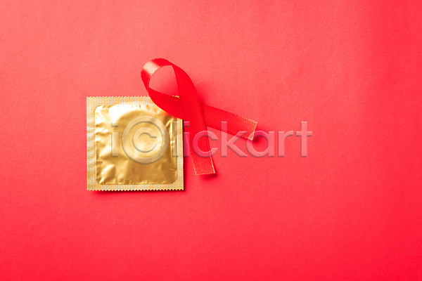 사람없음 JPG 포토 해외이미지 리본 빨간배경 빨간색 세계에이즈의날 실내 에이즈 예방 캠페인 콘돔