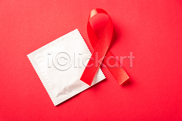 사람없음 JPG 포토 해외이미지 리본 빨간배경 빨간색 세계에이즈의날 실내 에이즈 예방 캠페인 콘돔