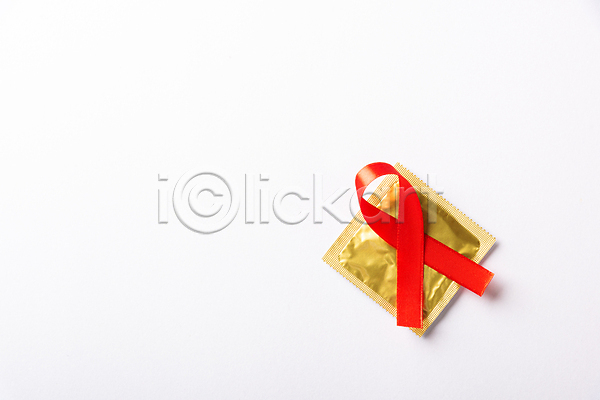 사람없음 JPG 포토 해외이미지 리본 빨간색 세계에이즈의날 실내 에이즈 예방 캠페인 콘돔 흰배경