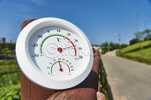 사람없음 JPG 아웃포커스 포토 난간 날씨 더위 도로 야외 여름(계절) 온도계 주간 체온계 태양 풍경(경치)