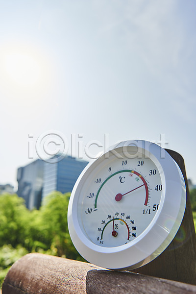 사람없음 JPG 아웃포커스 포토 난간 날씨 더위 야외 여름(계절) 온도계 주간 체온계 태양 풍경(경치) 햇빛