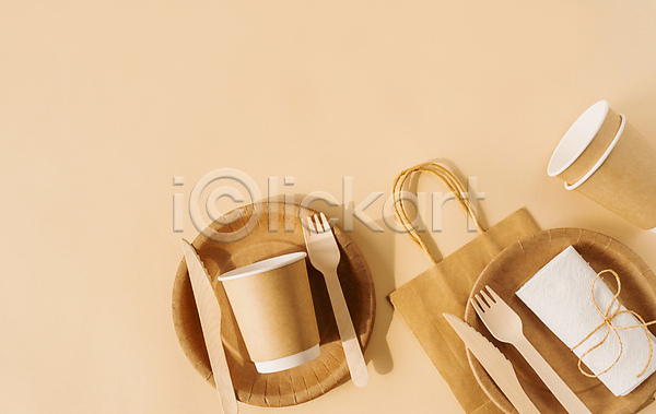 사람없음 JPG 포토 해외이미지 갈색배경 나무포크 나이프 일회용 종이봉투 종이접시 종이컵 키친타올