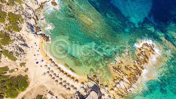 사람없음 JPG 포토 하이앵글 항공촬영 해외이미지 그리스 바다 야외 유럽 주간 파라솔 해변