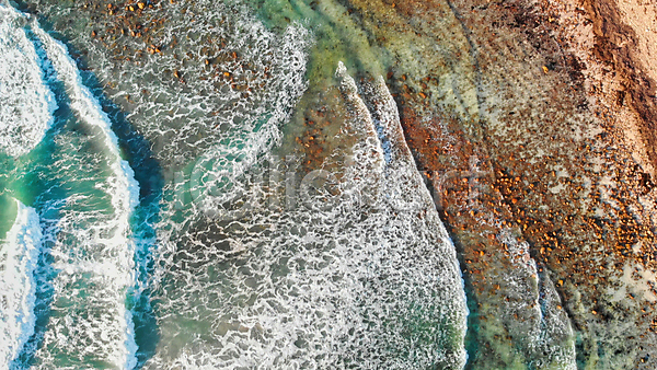 사람없음 JPG 포토 하이앵글 항공촬영 해외이미지 모래사장 바다 야외 주간 파도 풍경(경치) 해변 해초