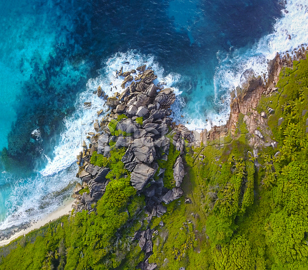 사람없음 JPG 포토 하이앵글 항공촬영 해외이미지 나무 모래 바다 바위 세이셸 야외 주간 파도 풍경(경치)