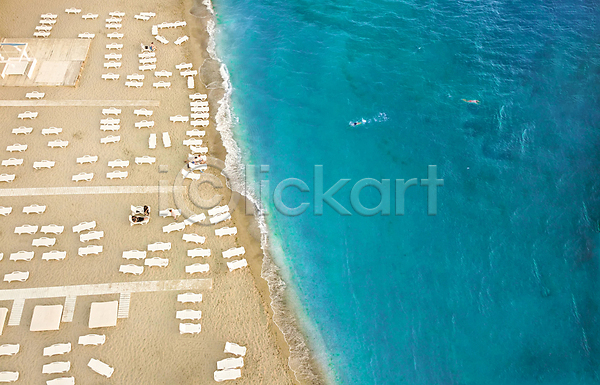사람없음 JPG 포토 하이앵글 항공촬영 해외이미지 모래사장 바다 선베드 야외 주간 파도 풍경(경치) 해변
