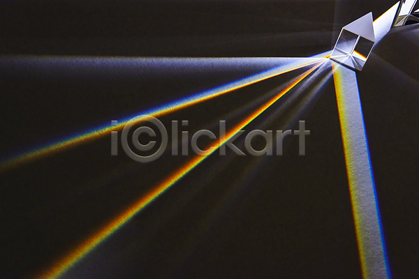 사람없음 JPG 포토 검은배경 광선 반사 빛 삼각형 스튜디오촬영 스펙트럼 실내 프리즘