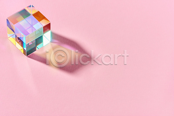 사람없음 JPG 포토 그림자 반사 분홍색배경 빛 스튜디오촬영 스펙트럼 실내 정사각형 큐브 프리즘