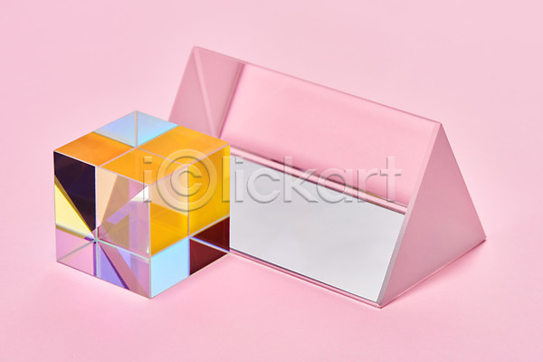 사람없음 JPG 포토 반사 분홍색배경 빛 삼각형 스튜디오촬영 스펙트럼 실내 정사각형 큐브 프리즘