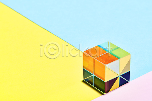 사람없음 JPG 포토 노란배경 반사 빛 스튜디오촬영 스펙트럼 실내 정사각형 큐브 파란배경 프리즘