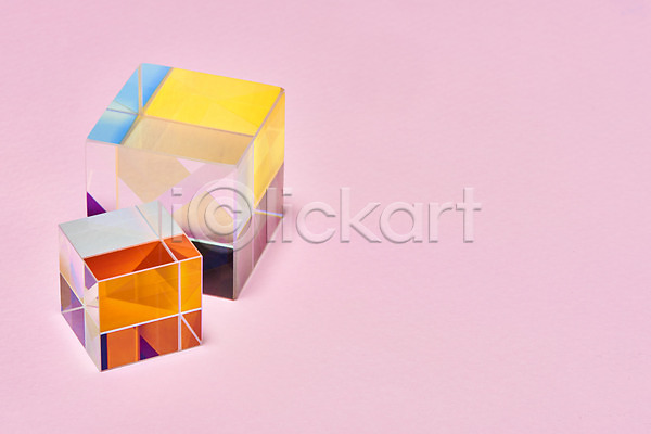 사람없음 JPG 포토 반사 분홍색배경 빛 스튜디오촬영 스펙트럼 실내 정사각형 큐브 프리즘