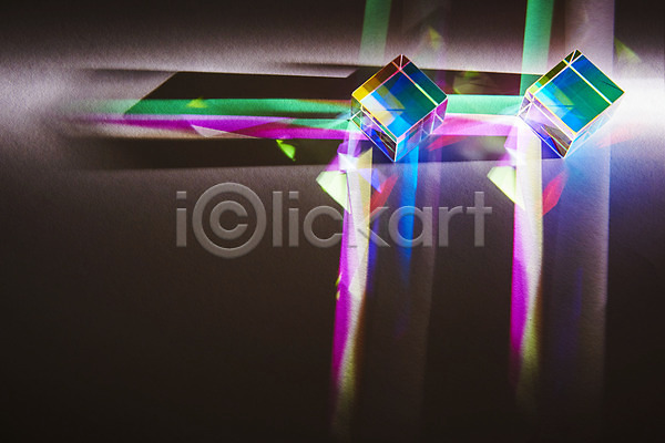사람없음 JPG 포토 검은배경 광선 그림자 반사 빛 스튜디오촬영 스펙트럼 실내 정사각형 큐브 프리즘