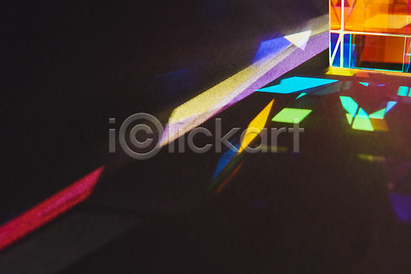 사람없음 JPG 포토 검은배경 광선 반사 빛 스튜디오촬영 스펙트럼 실내 정사각형 큐브 프리즘