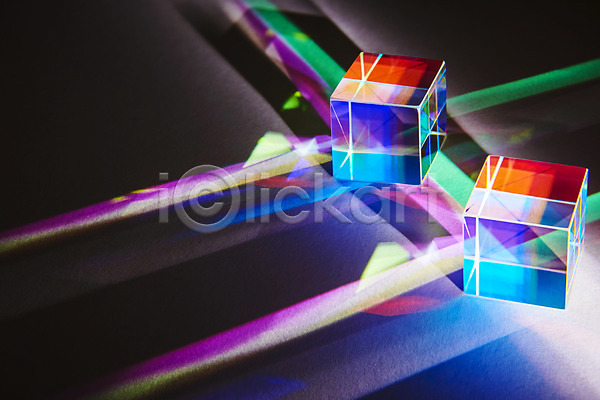 사람없음 JPG 포토 검은배경 광선 반사 빛 스튜디오촬영 스펙트럼 실내 정사각형 큐브 프리즘