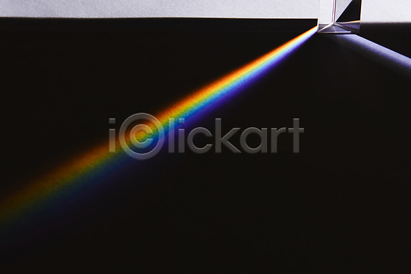 사람없음 JPG 포토 검은배경 광선 무지개 반사 빛 삼각형 스튜디오촬영 스펙트럼 실내 프리즘