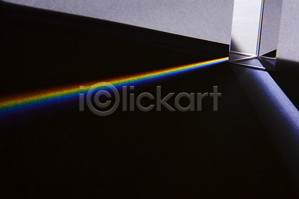 사람없음 JPG 포토 검은배경 광선 무지개 반사 빛 삼각형 스튜디오촬영 스펙트럼 실내 프리즘