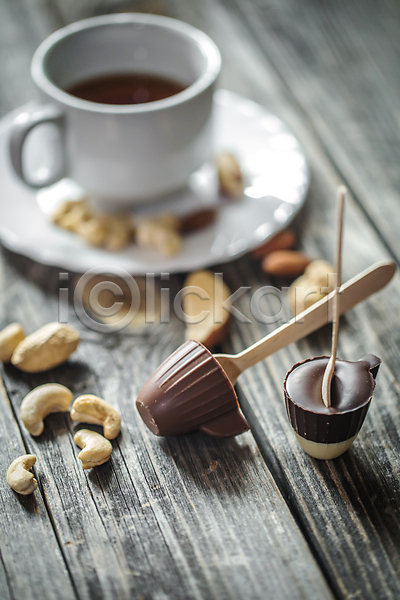 사람없음 JPG 아웃포커스 포토 해외이미지 견과류 나무배경 나무숟가락 에스프레소 초콜릿 캐슈넛 커피 커피잔