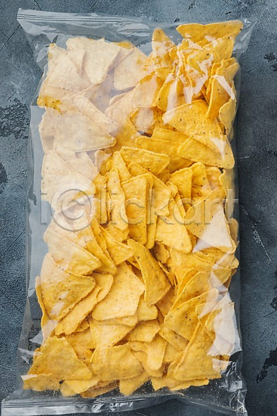 사람없음 JPG 포토 해외이미지 나초 멕시코음식 실내 패키지 한봉지 회색배경